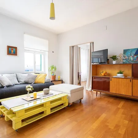 Main Street Apartment *